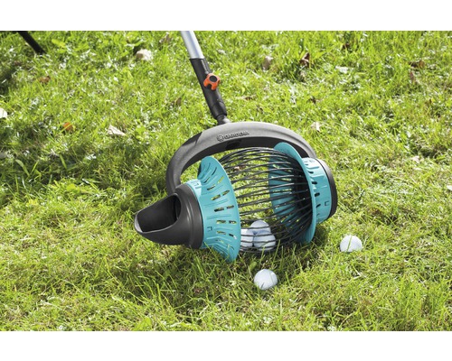 Sběrač golfových míčků Gardena na trávníku
