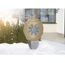 Květináč se zimním ochranným krytem a motivem sněhové vločky na zahradě