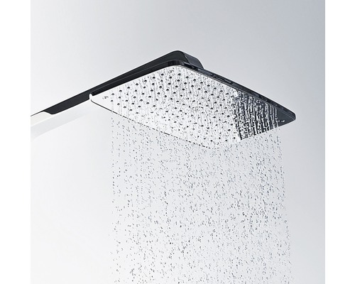 Čtvercová sprchová hlavice s proudem vody