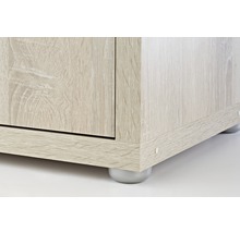 Detailní záběr nábytku s dřevěným dekorem a nožičkami