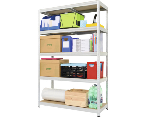 Regál s několika policemi a různými úložnými boxy