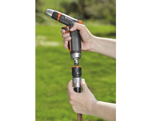 Připojení zahradní hadice k postřikovací pistoli Gardena