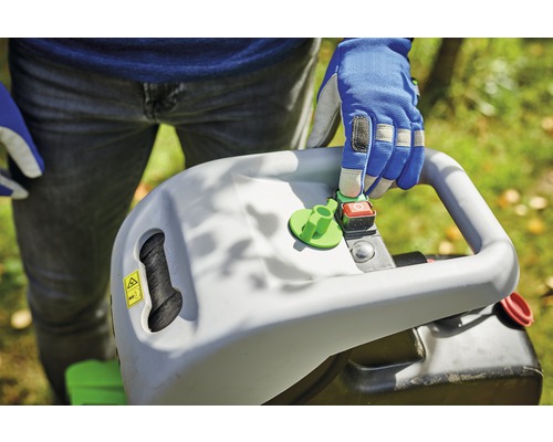 Ovládací panel zahradního drtiče s bezpečnostním upozorněním