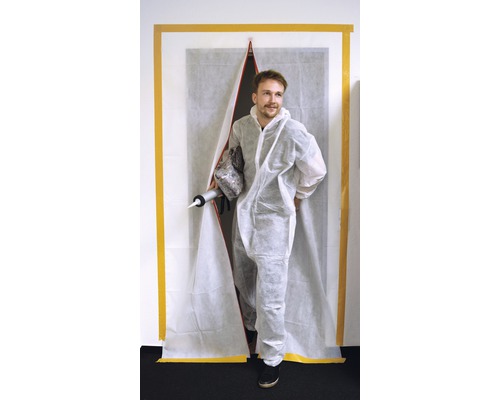 Řemeslník v ochranném oděvu s těsnicí pistolí a protiprachovými dveřmi