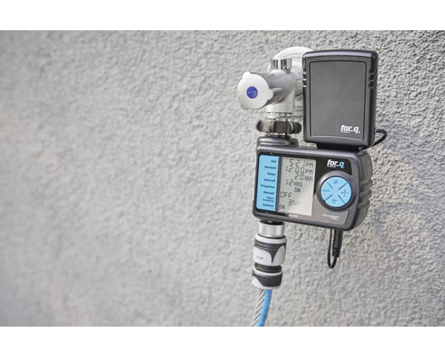 Zavlažovací počítač For-q s vodovodním kohoutkem a hadicovou přípojkou pro zavlažování zahrady