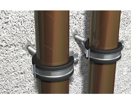 Potrubí upevněné ke zdi pomocí trubkových spon