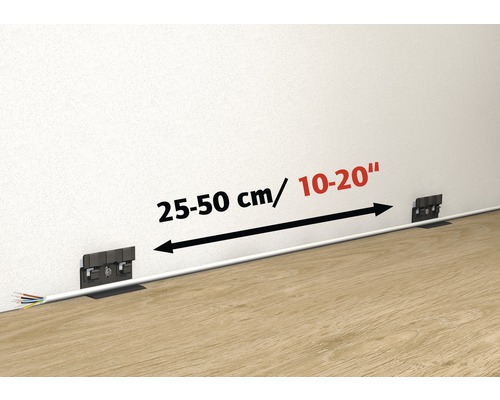 Vzdálenost mezi upevňovacími prvky soklové lišty je 25 až 50 centimetrů