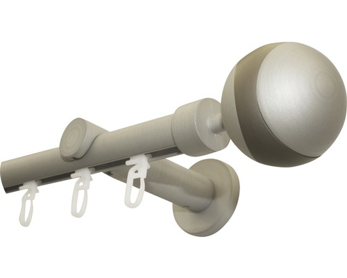 Záclonová tyč s koncovkou ve tvaru koule a záclonovými válečky