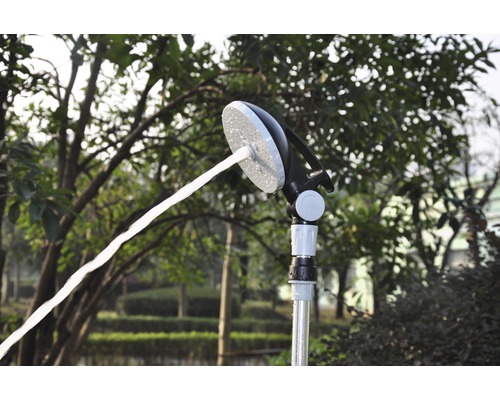 Zahradní sprcha v provozu