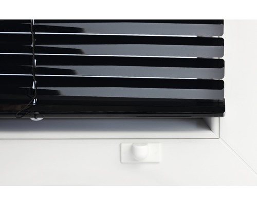 Zavřené žaluzie pro dekoraci oken