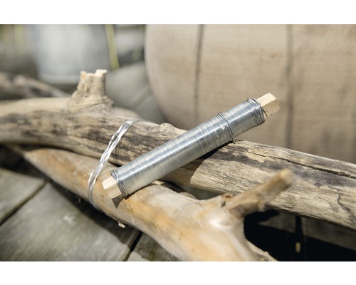 Vázací drát na dřevěné cívce