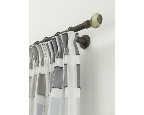 Záclonová tyč se závěsem a koncovkou