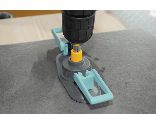 Pomůcka pro vrtání dlaždic s vrtačkou na dlaždici