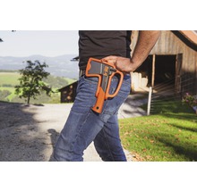 Sekera For-Q připevněná ke kalhotám