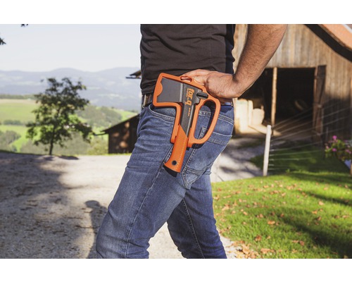 Sekera For-Q připevněná ke kalhotám