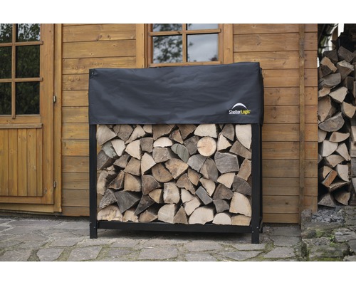 Regál na dřevo s krytem a palivovým dřívím