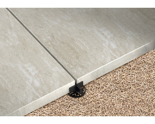 Teracové desky položené s podložkou pod dlažbu na štěrkovém loži