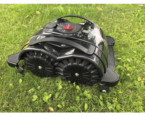 Robotická sekačka na trávníku