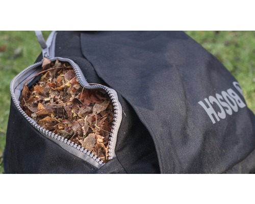 Vak na listí naplněný listím s logem Bosch