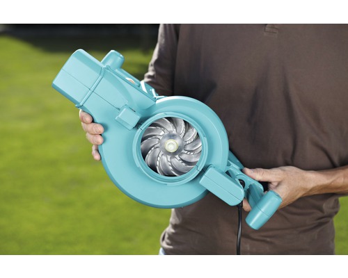 Zahradní foukač listí držený v ruce