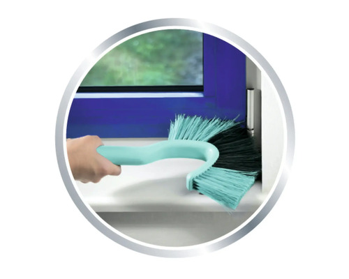 Čisticí kartáč na okna se používá k čištění okenního rámu