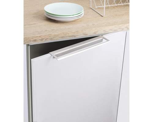 Kuchyňská skříňka s kovovou úchytkou