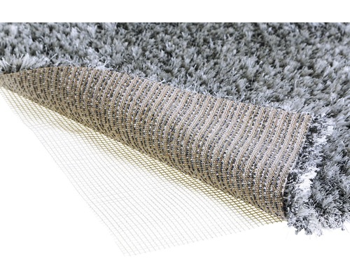 Šedý koberec s protiskluzovou podložkou