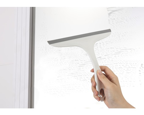 Stěrka na okna při použití na skleněném povrchu