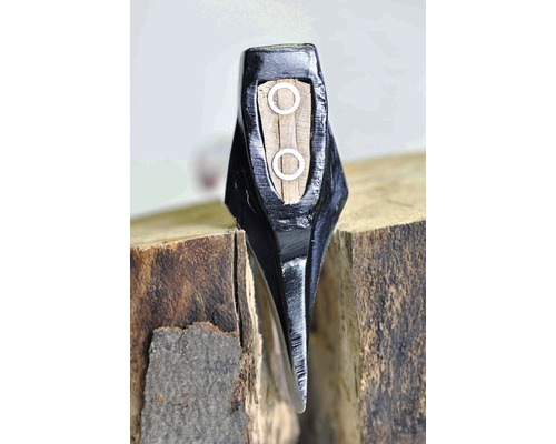 Ocelová hlava sekery s dřevěným klínem