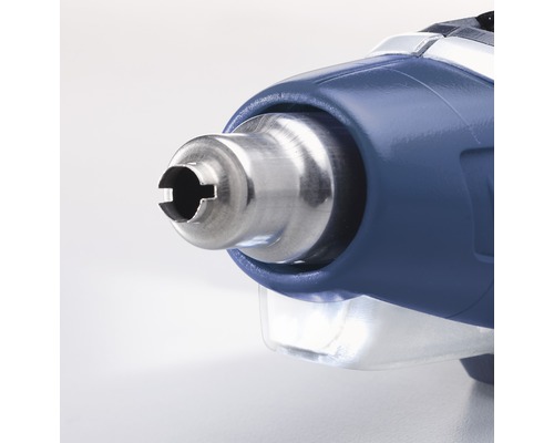 Detailní záběr modrého elektrického nářadí s kovovým hrotem