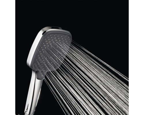 Sprchová hlavice s proudem vody
