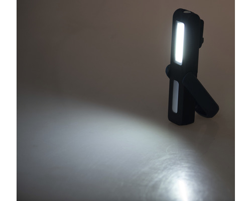 Akumulátorové LED pracovní světlo se stojanem svítí