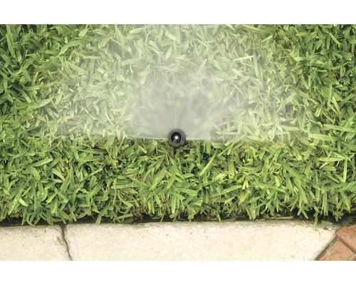 Zavlažování trávníku pomocí zavlažovače trávníku