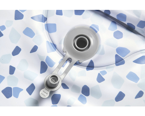 Detailní pohled na nafukovací vířivku s ventilem