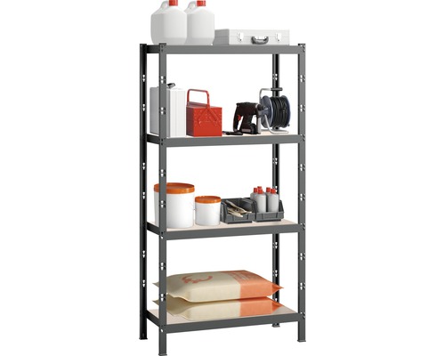 Regál se čtyřmi úrovněmi a různými předměty