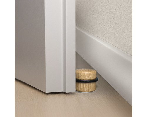 Dřevěný dveřní zarážka s gumovým kroužkem vedle dveří