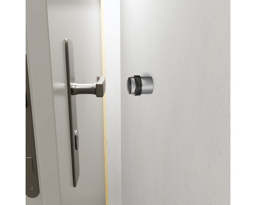 Dveře s klikou a nástěnným dveřním dorazem