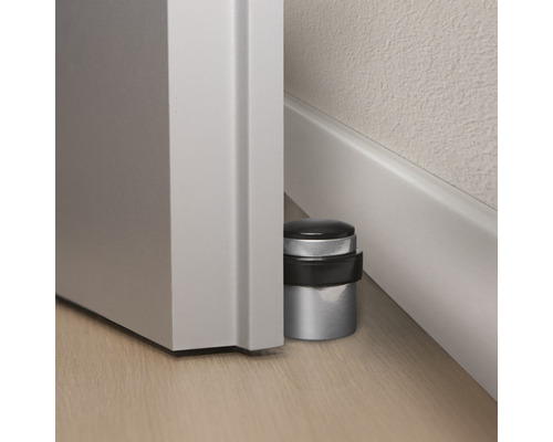 Kovový dveřní doraz u dveří