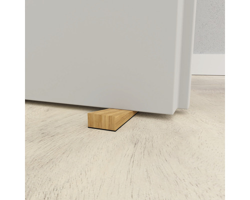 Dřevěný dveřní klín pod dveřmi