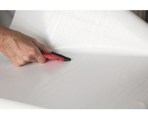 Aplikace bílé lepicí fólie s raklí