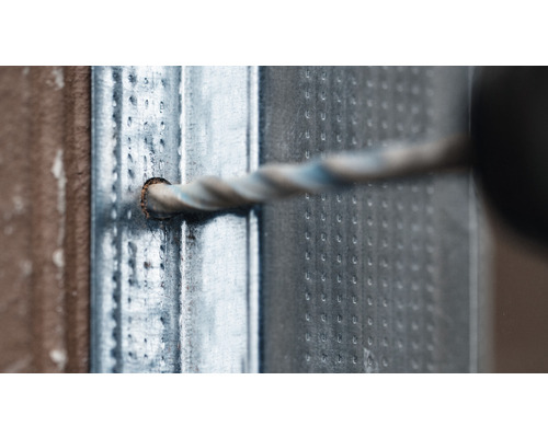 Vrtání otvoru do kovového profilu