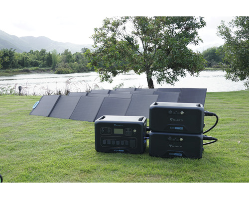 Solární systém Bluetti s elektrárnami na louce
