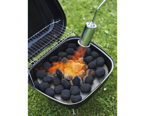 Gril s uhlím a komínovým zapalovačem