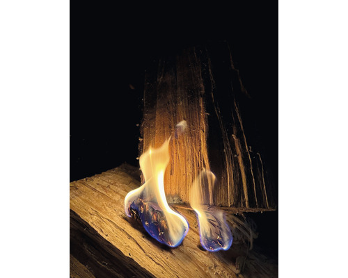 Palivové dřevo s plameny