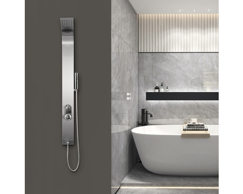 Moderní koupelna s sprchovým panelem a vanou.