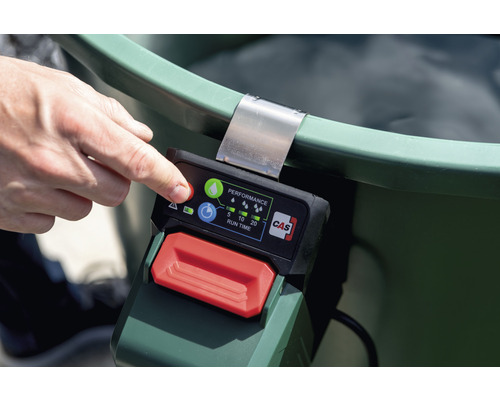 Detailní pohled na elektronické ovládání zahradního čerpadla s odpovídajícím ovládáním