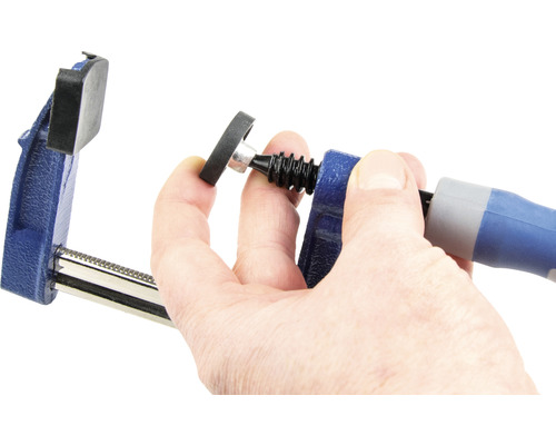 Ruční ovládání šroubové svěrky.