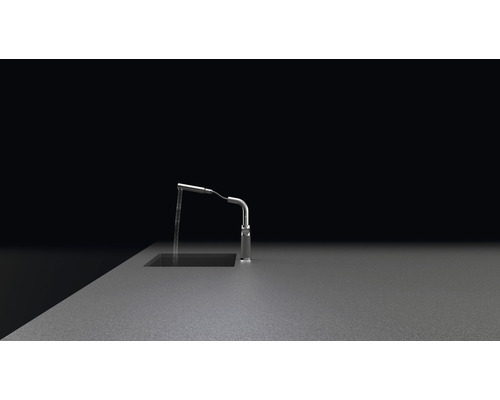 Kovová vodovodní baterie s tekoucí vodou v umyvadle