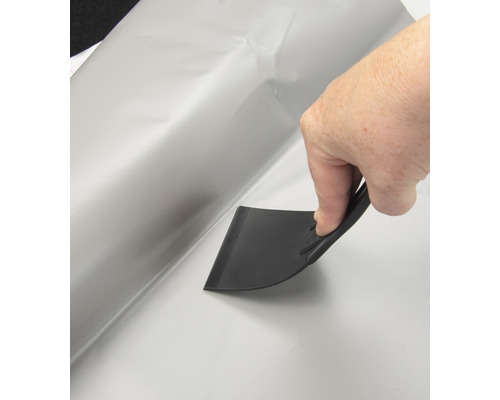 Aplikace fólie pomocí stěrky