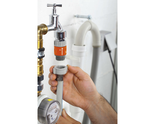 Montáž vodovodní přípojky Gardena na vodovodní kohoutek.